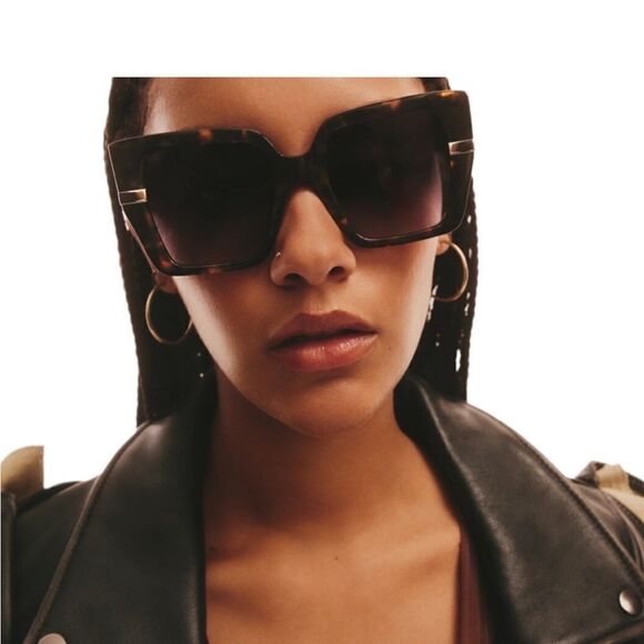 NWT Quay notorious Neutral Tort Frame / Smoke Lens Brand New in Case - Picture 11 of 11